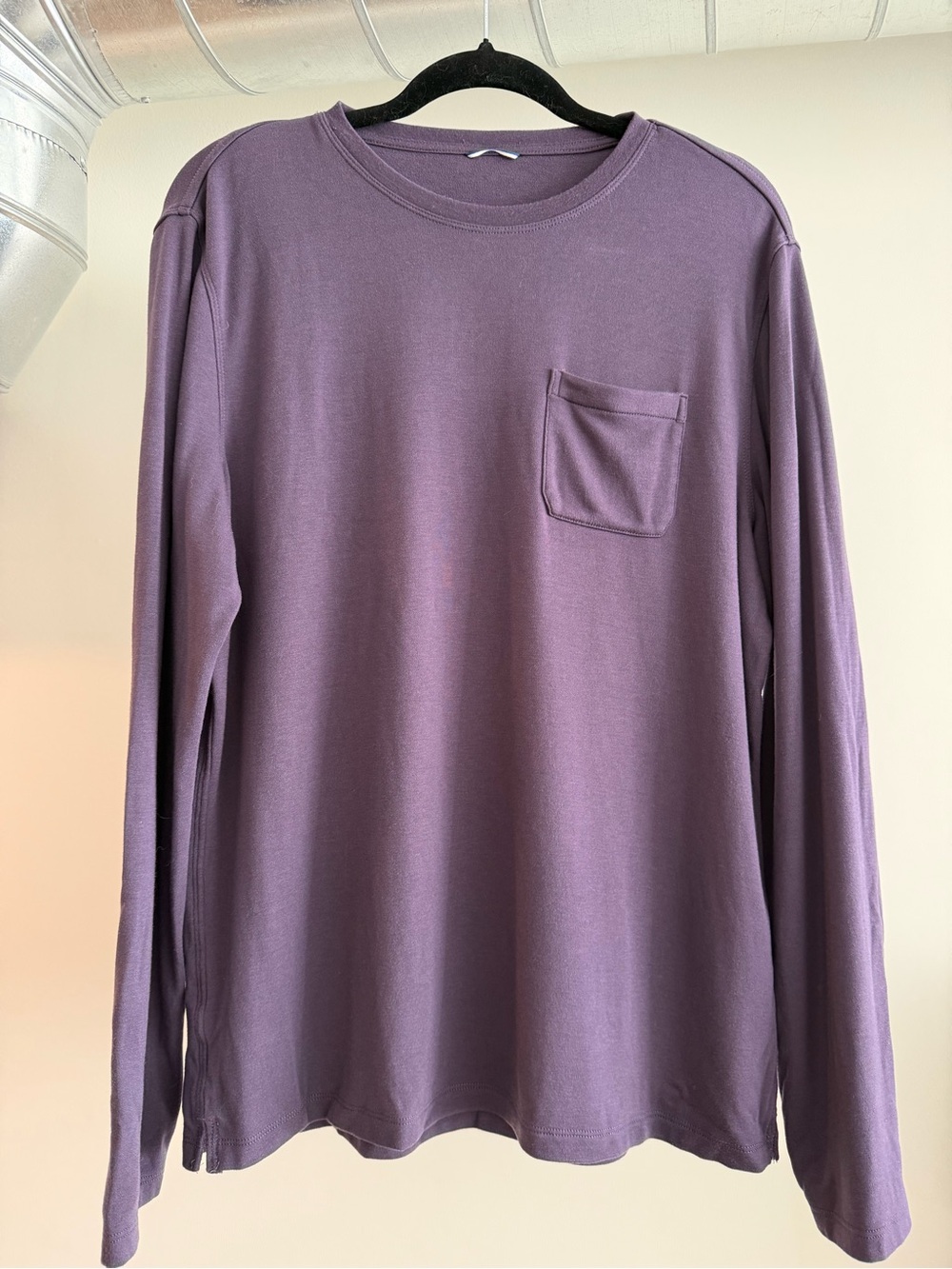 Kit and Ace- Men's Pocket Crewneck Jersey Long Sleeve in Plum - Picture 3 of 3